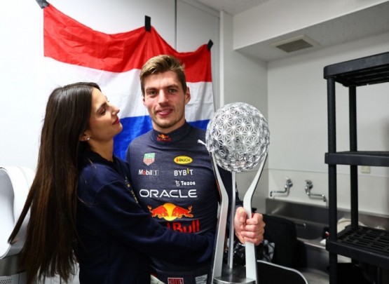 Verstappenin sevgilisi övladının şəkillərini paylaşıb